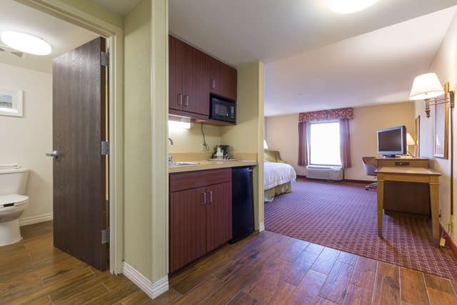 1 KING BED WITH OVERSIZED SHOWER NONSMOKING