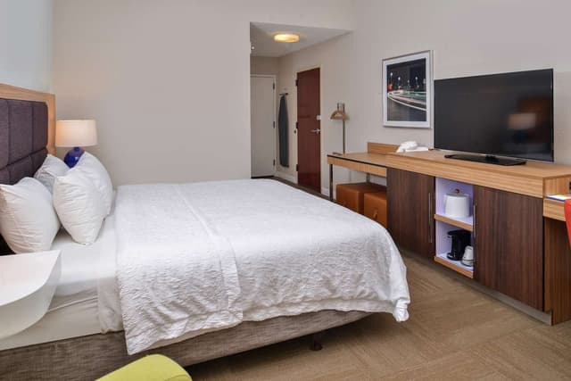 1 KING BED NONSMOKING