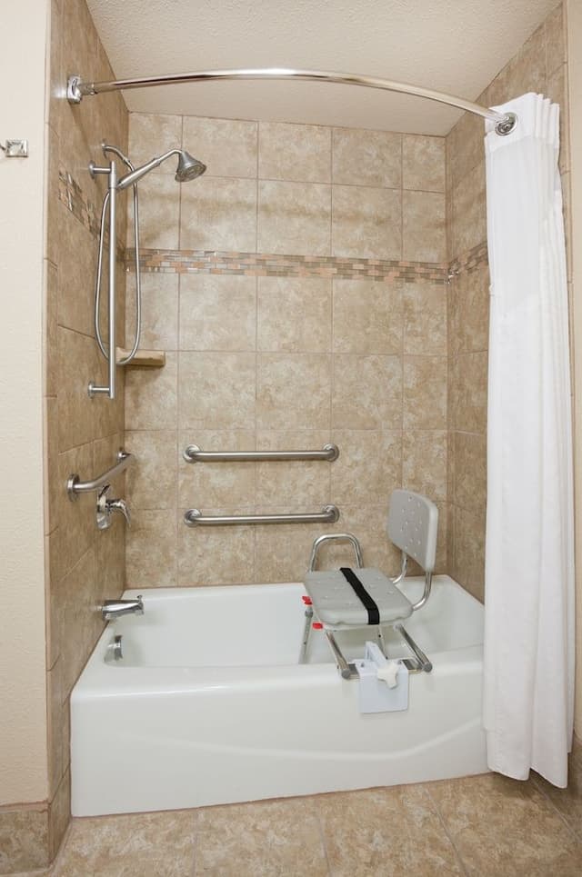 Suite, 2 Queen Beds, Accessible Bathtub (Communications)