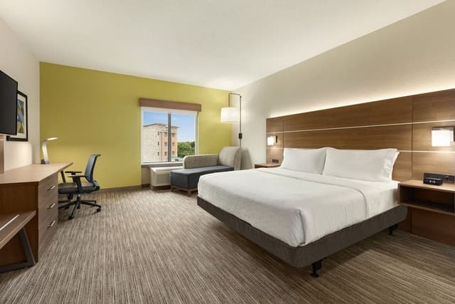 Standard Room, 1 King Bed