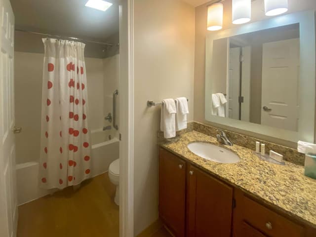 1 Queen Bed, Suite, Nonsmoking, Accessible