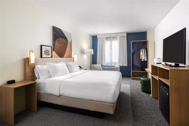 1 KING BED MOBILITY ACCESSIBLE WITH BATHTUB