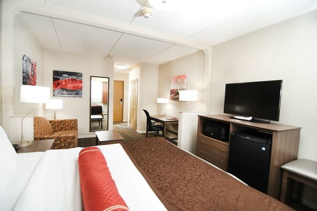 Suite, 1 King Bed, Non Smoking, Refrigerator & Microwave