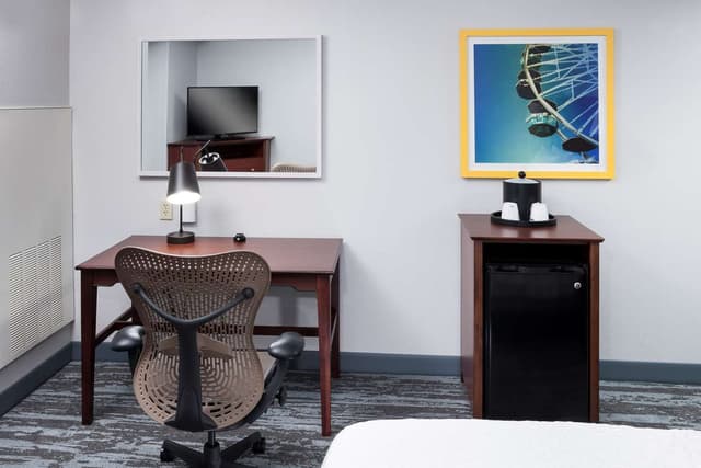 1 KING BED STANDARD ROOM NONSMOKING