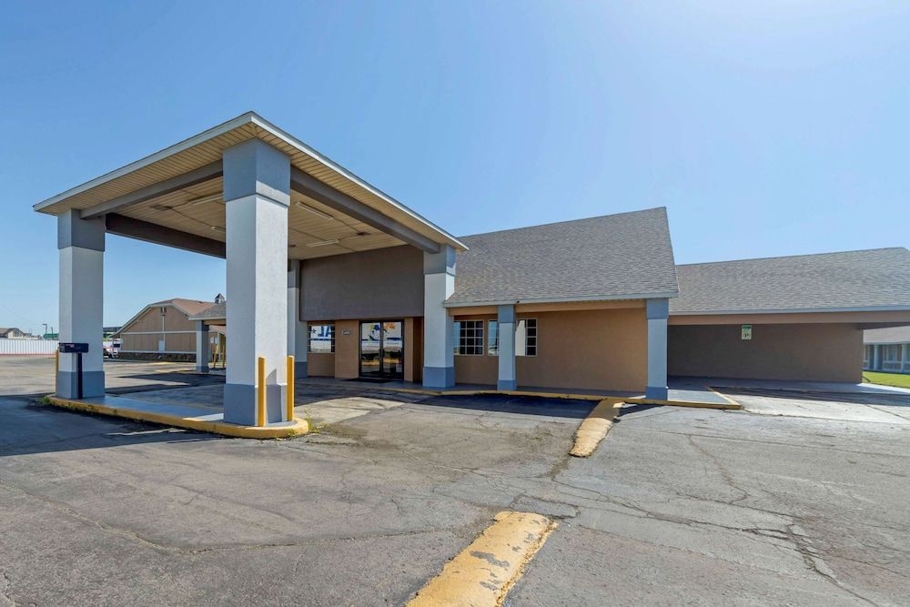 ECONO LODGE PRYOR1