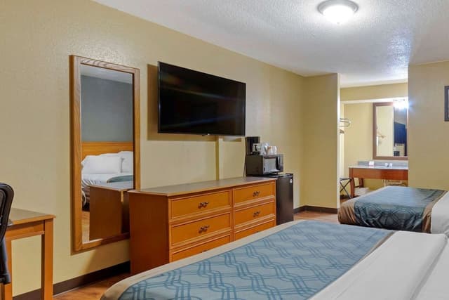 Room, 2 Queen Beds, Smoking