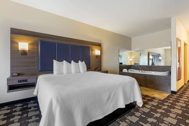 Suite, 1 King Bed, Non Smoking, Jetted Tub