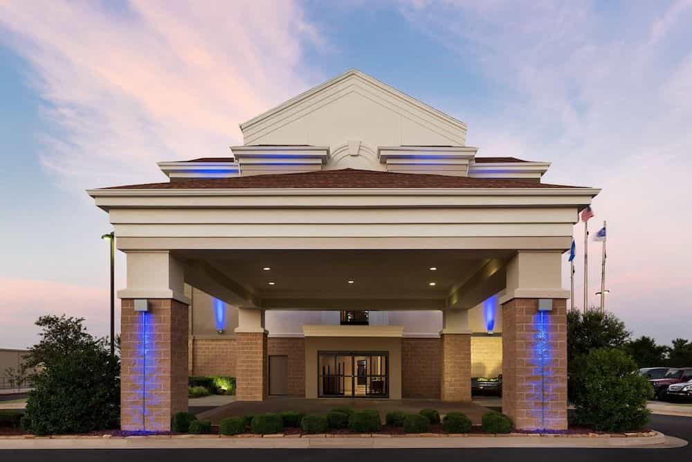 HOLIDAY INN EXPRESS & SUITES S