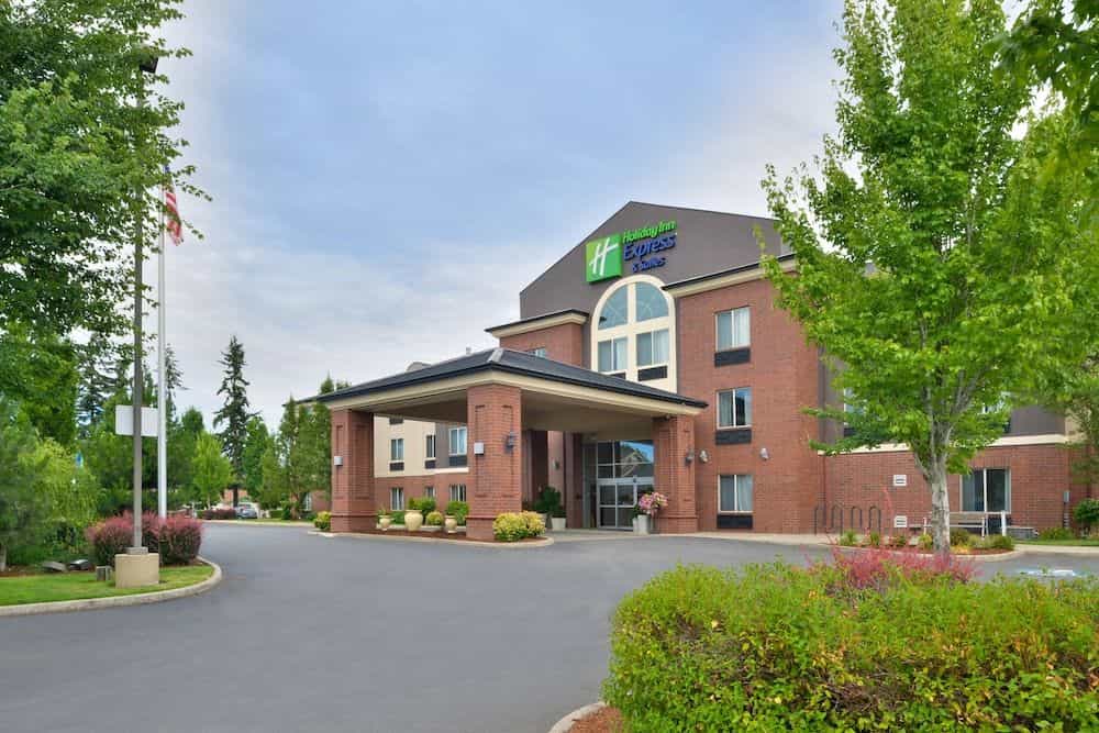 HOLIDAY INN EXPRESS & SUITES A