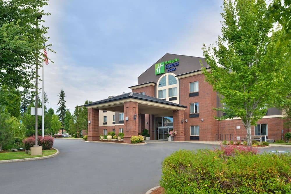 HOLIDAY INN EXPRESS & SUITES A HOLIDAY INN EXPRESS & SUITES A