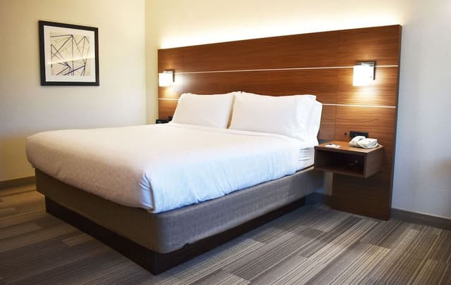 Standard Room, 1 King Bed, Accessible (Mobility)