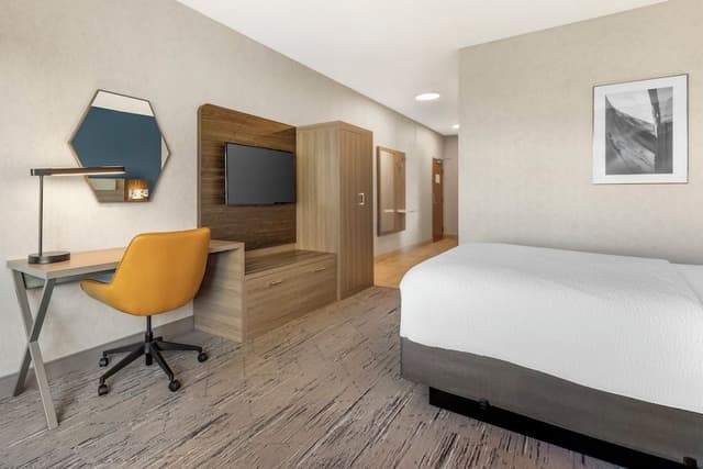 Suite, Multiple Beds, Corner