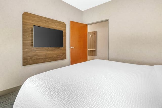 Suite, Multiple Beds, Corner