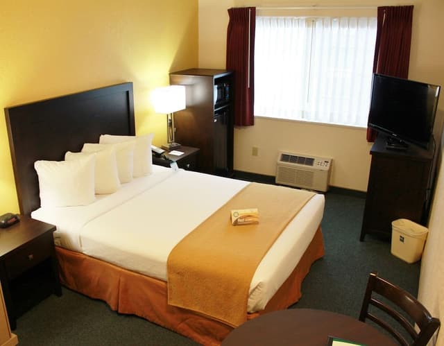 Standard Room, 2 Queen Beds, Non Smoking