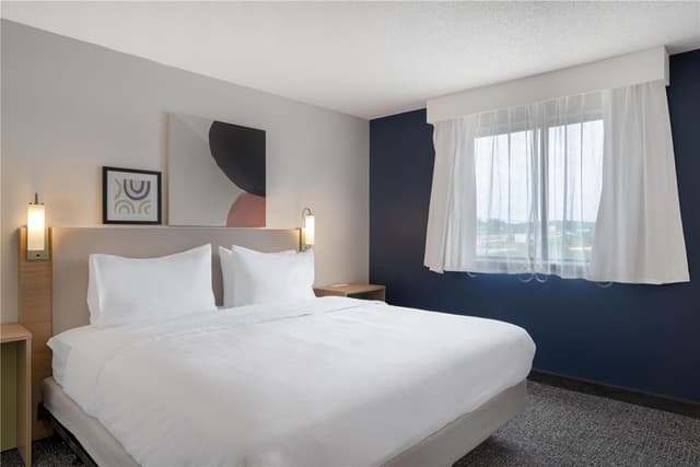 1 KING BED MOBILITY ACCESSIBLE WITH BATHTUB