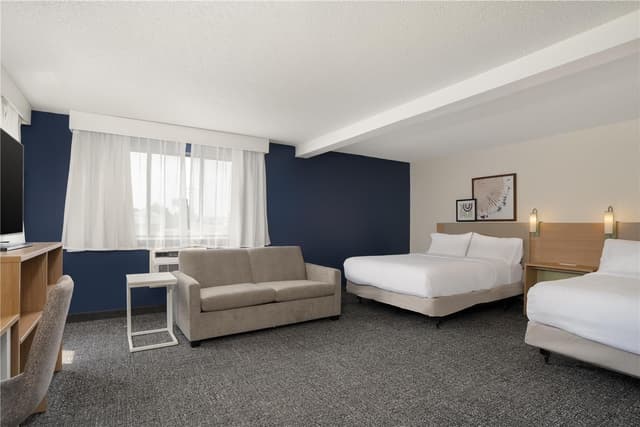 2 QUEEN BEDS WITH SOFABED