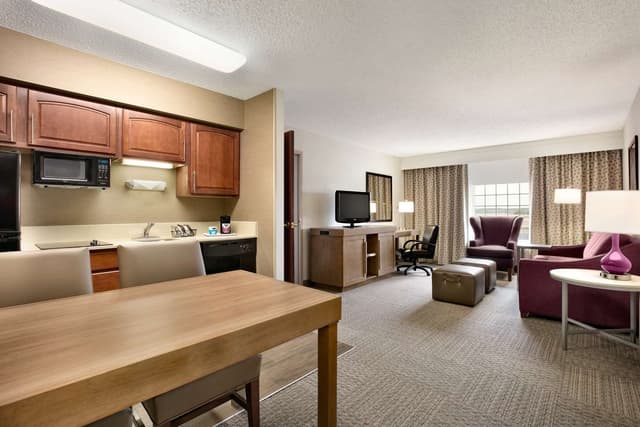 1 KING BED 1BDRM SUITE W/ KITCHEN NONSMOKING