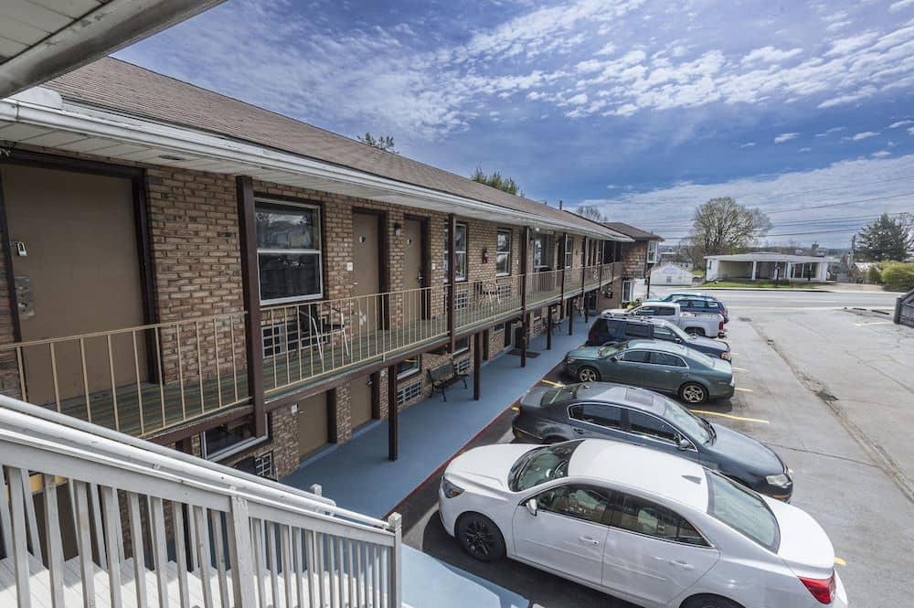 RODEWAY INN & SUITES RODEWAY INN & SUITES