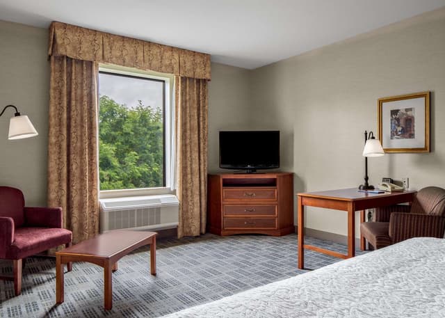 1 KING BED NONSMOKING