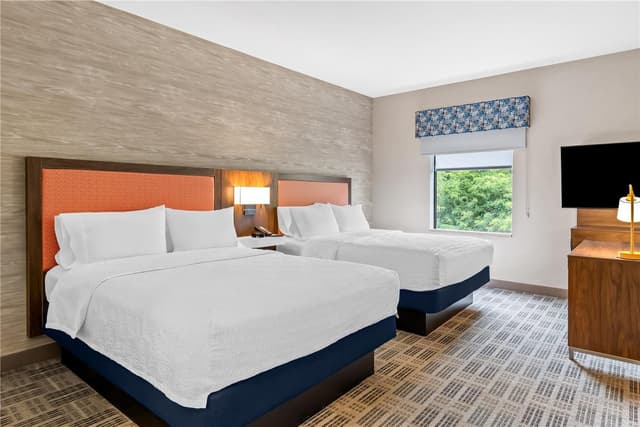 2 QUEEN BEDS STUDIO SUITE W/ SOFABED NONSMOK