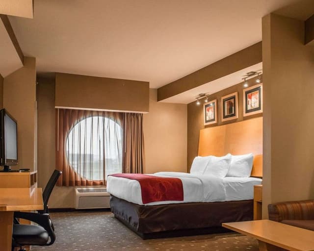Suite, 1 King Bed with Sofa bed, Non Smoking