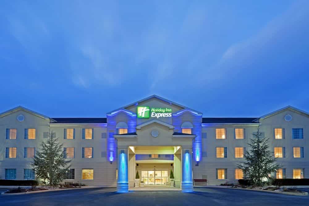 HOLIDAY INN EXPRESS & SUITES R