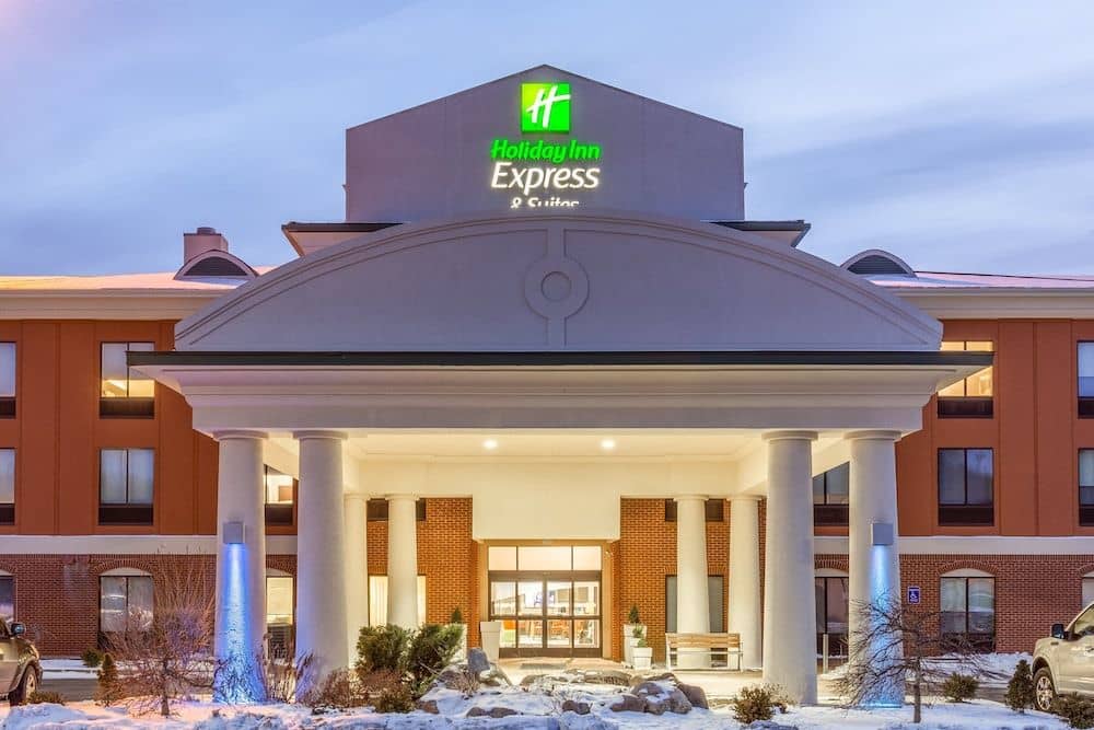 HOLIDAY INN EXPRESS & SUITES W HOLIDAY INN EXPRESS & SUITES W
