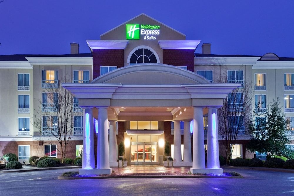 HOLIDAY INN EXPRESS & SUITES G2