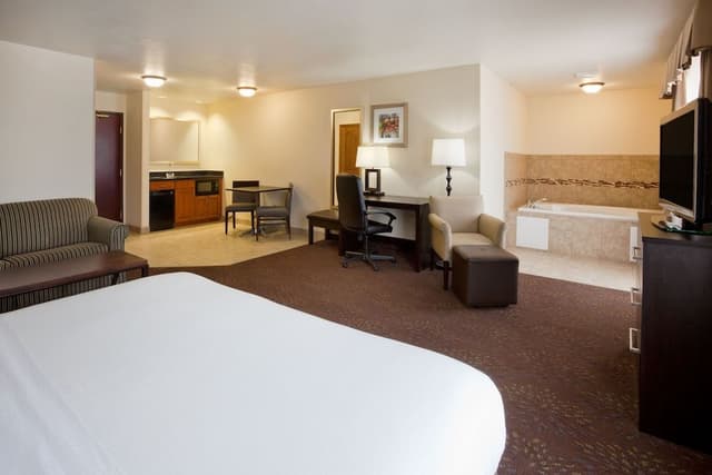 Suite, 1 King Bed (Additional Living Area)