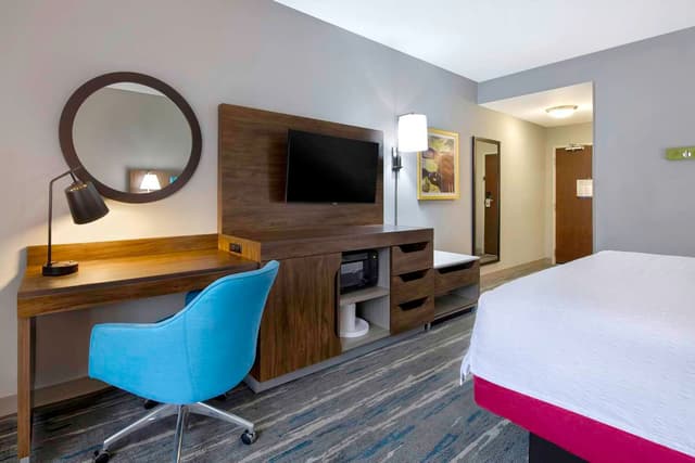 1 KING BED NONSMOKING