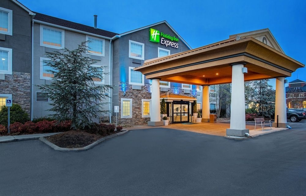HOLIDAY INN EXPRESS & SUITES A1