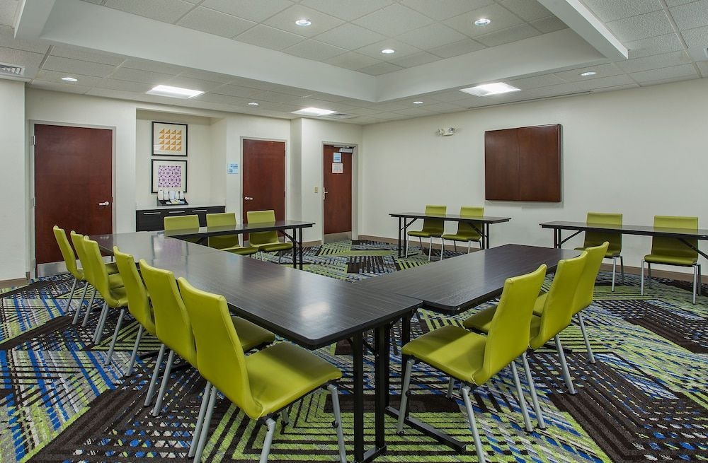 HOLIDAY INN EXPRESS & SUITES L2