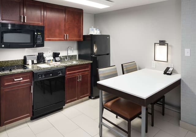 Suite, 1 King Bed with Sofa bed, Kitchen, Park View (Balcony)