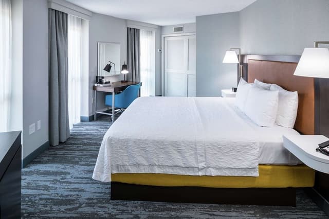 Room, 1 King Bed, Balcony (Sofa)