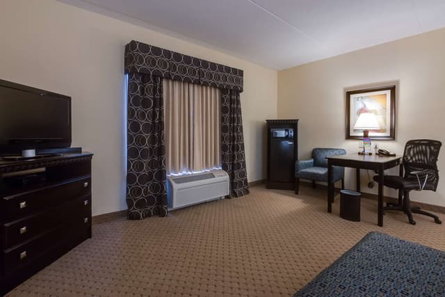 1 KING BED WITH WHIRLPOOL NONSMOKING