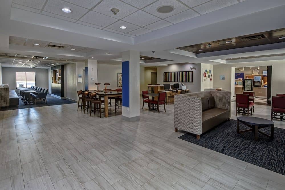 HOLIDAY INN EXPRESS & SUITES S HOLIDAY INN EXPRESS & SUITES S