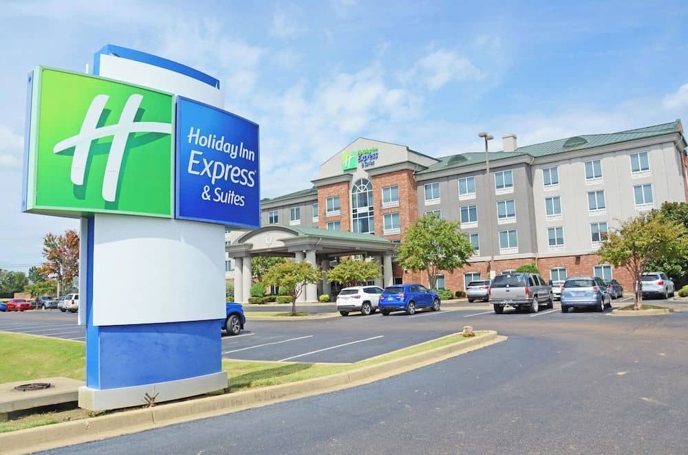 HOLIDAY INN EXPRESS & SUITES M HOLIDAY INN EXPRESS & SUITES M