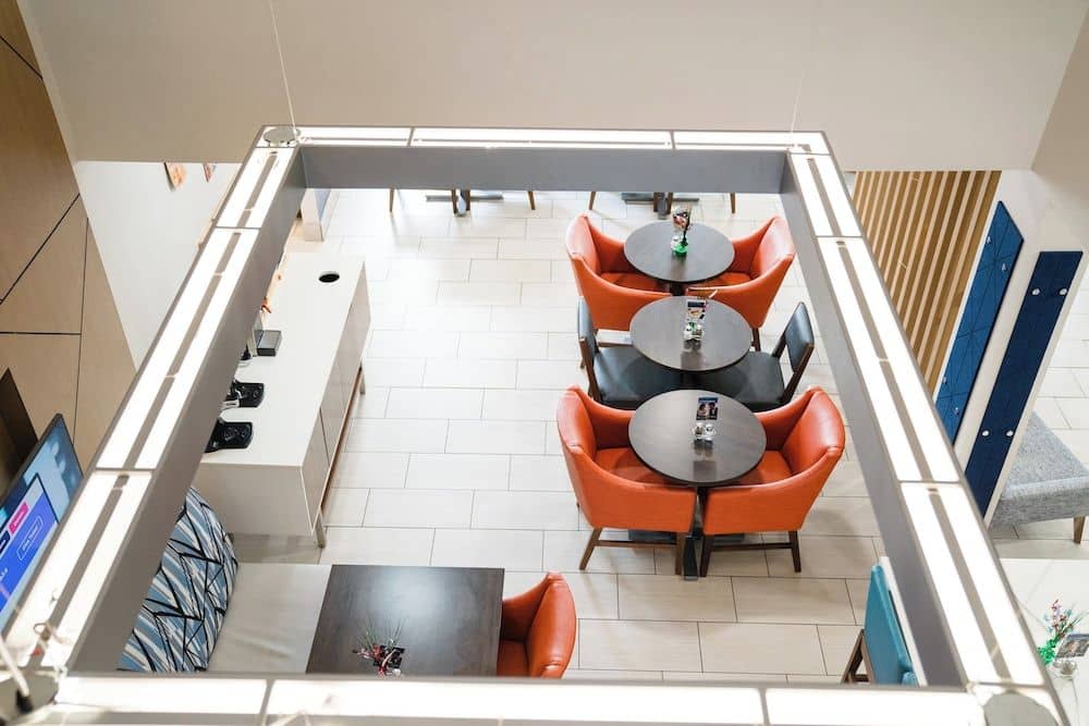HOLIDAY INN EXPRESS & SUITES K HOLIDAY INN EXPRESS & SUITES K