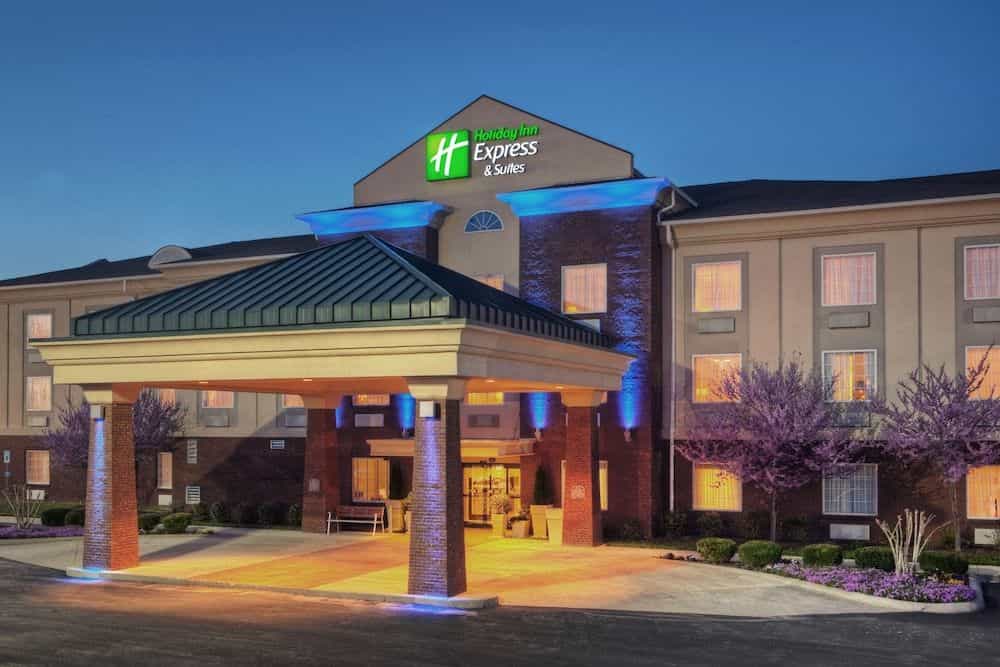 HOLIDAY INN EXPRESS & SUITES M