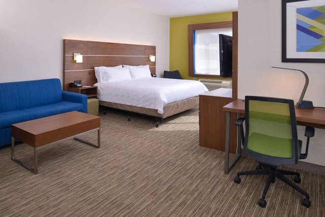 Suite, 1 King Bed, Accessible (Mobility Accessible)