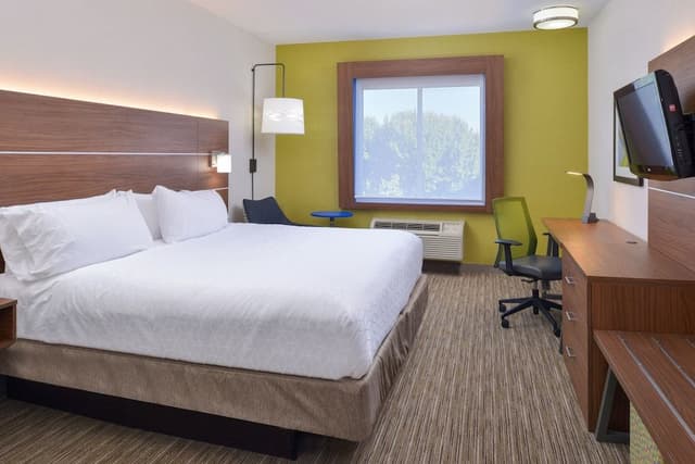 Suite, 1 King Bed, Accessible (Mobility Accessible)