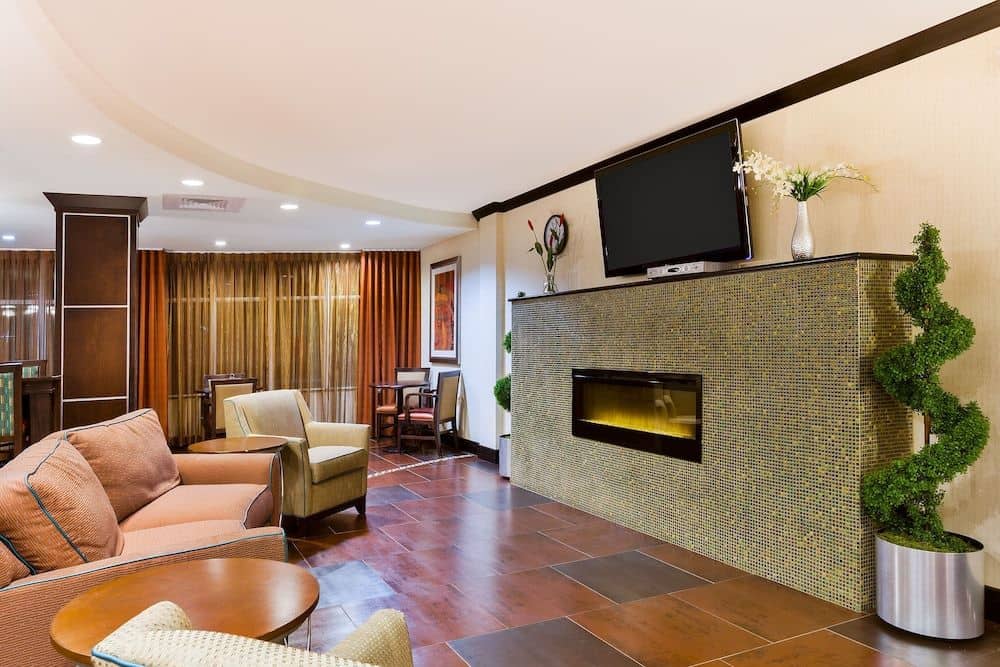 HOLIDAY INN EXPRESS & SUITES A HOLIDAY INN EXPRESS & SUITES A