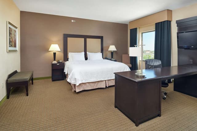 1 KING BED STUDIO SUITE NONSMOKING
