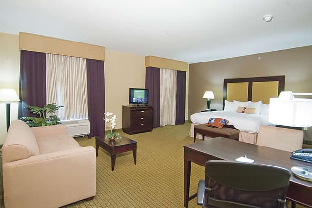 1 KING BED STUDIO SUITE NONSMOKING