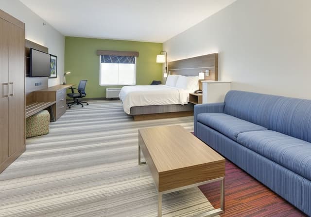 Suite, 1 Queen Bed, Accessible (Communications Accessible)