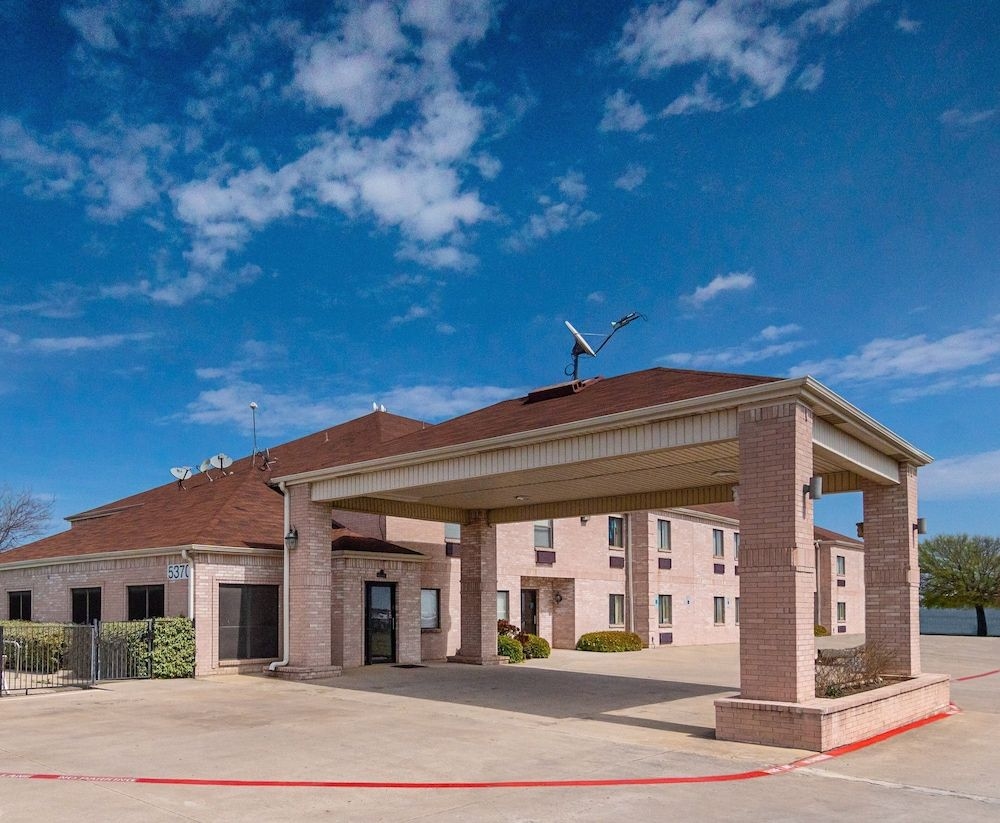 DAYS INN FORT WORTH-STOCKYARDS0