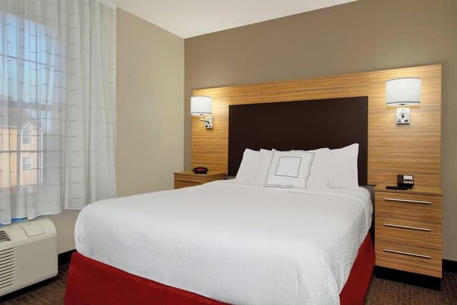 Studio, 1 Queen Bed with Sofa bed