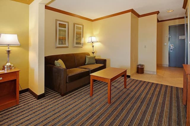 Suite, 1 King Bed with Sofa bed, Accessible, Bathtub (with Sofabed)