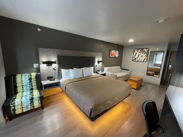 Suite, 1 King Bed, Non Smoking