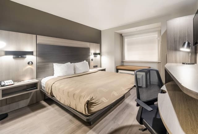 Suite, 1 King Bed, Non Smoking
